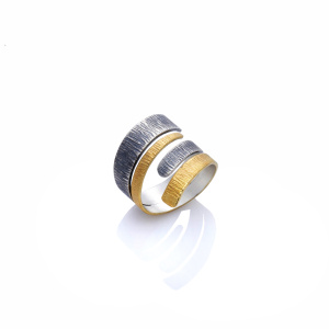 Twisted ring